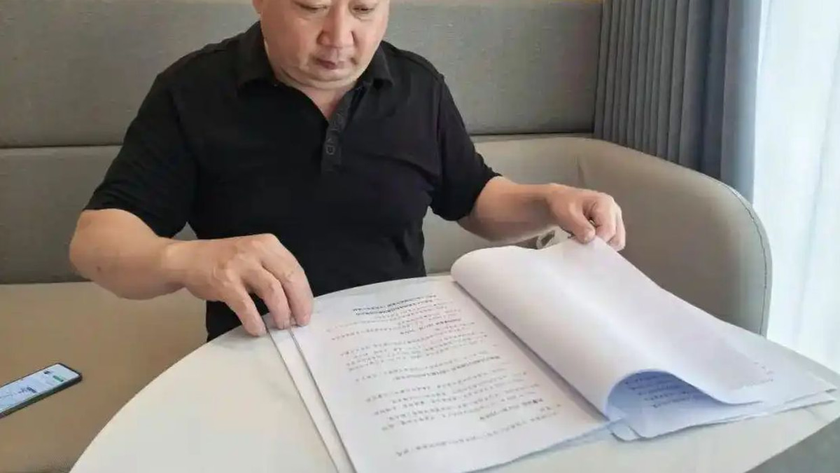 Chinese Father Sues Gaming Giants Over Son's Addiction, Seeks Regulatory Oversight