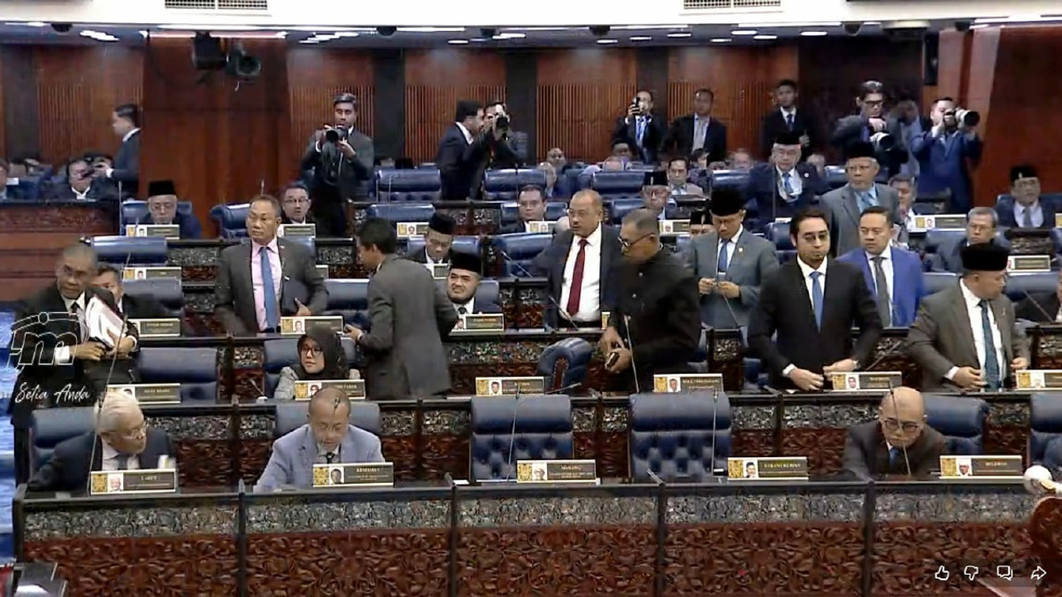 Opposition MPs Stage Dewan Rakyat Walkout Over Tabung Haji RCI Debate