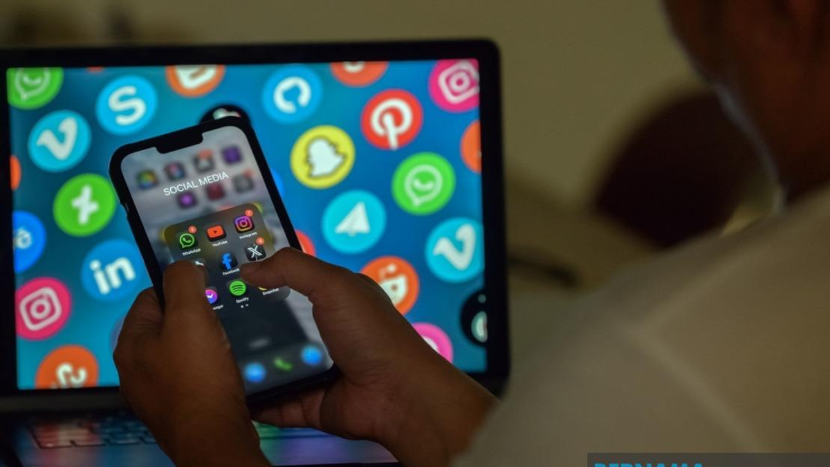 Malaysia Grapples with Online Safety and Free Speech Balance, Legal Expert Warns