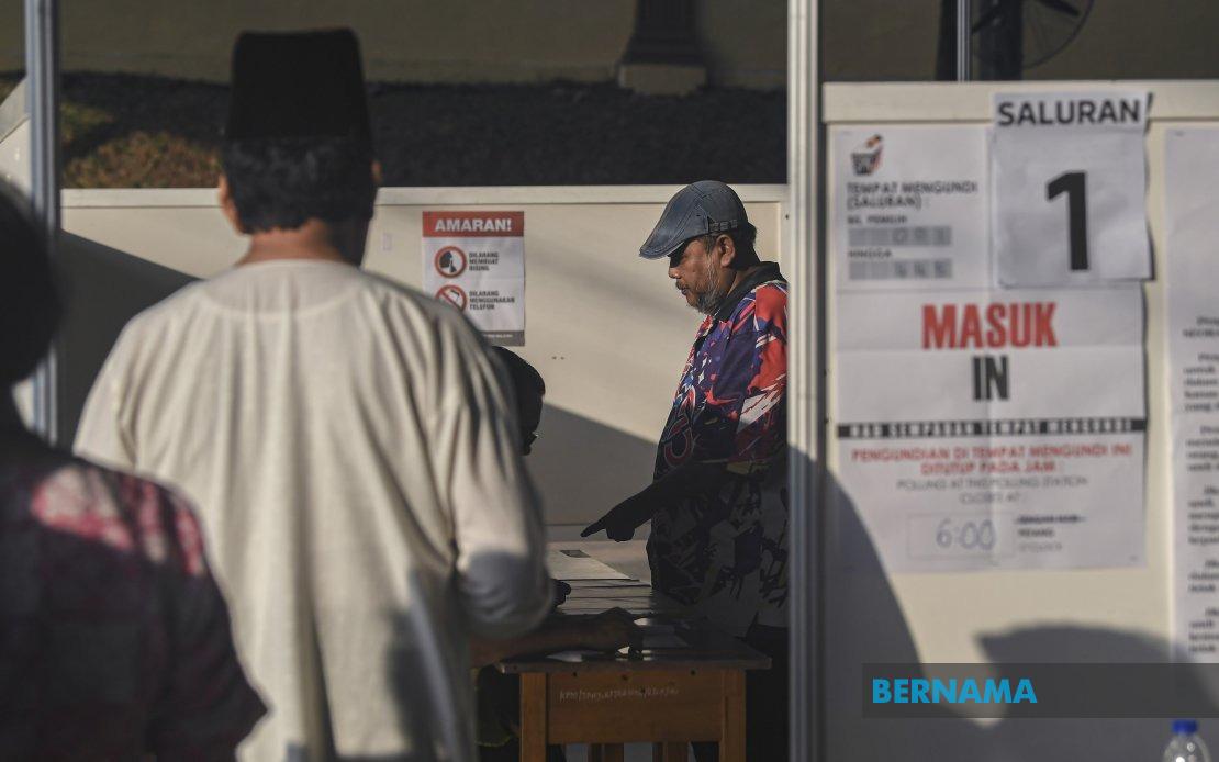 Cabinet Members Participate in Johor State Election Polling