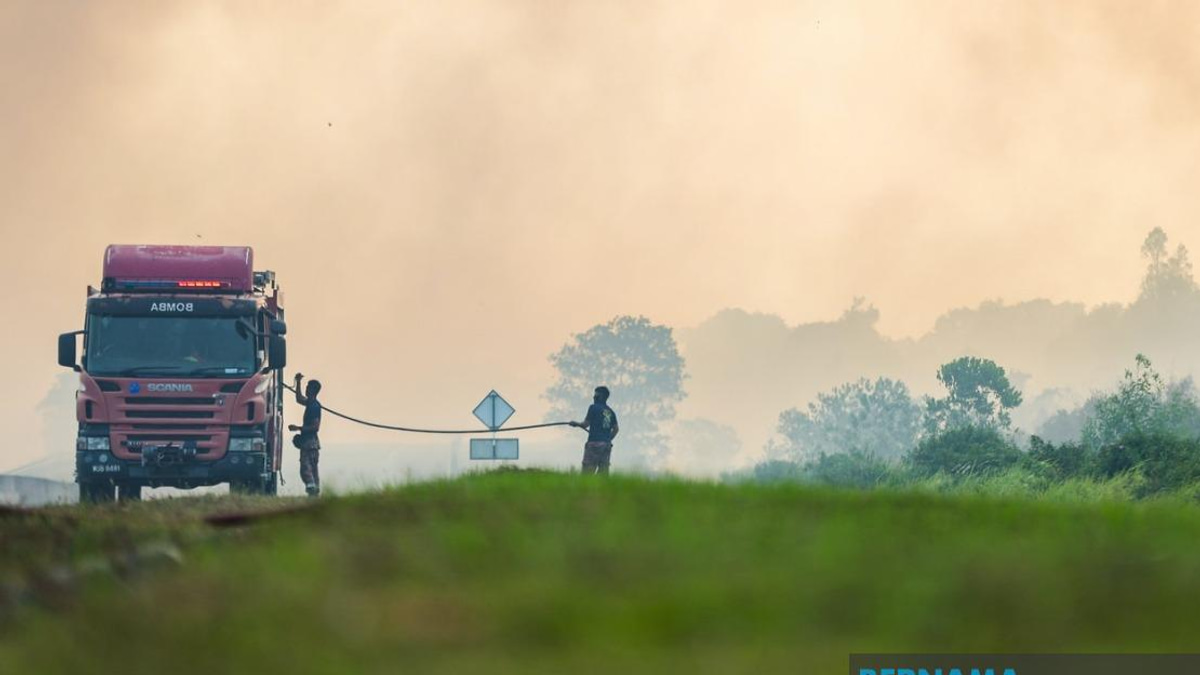 Firefighters Gain Ground in Major Johor Peatland Blaze, Over Half Contained