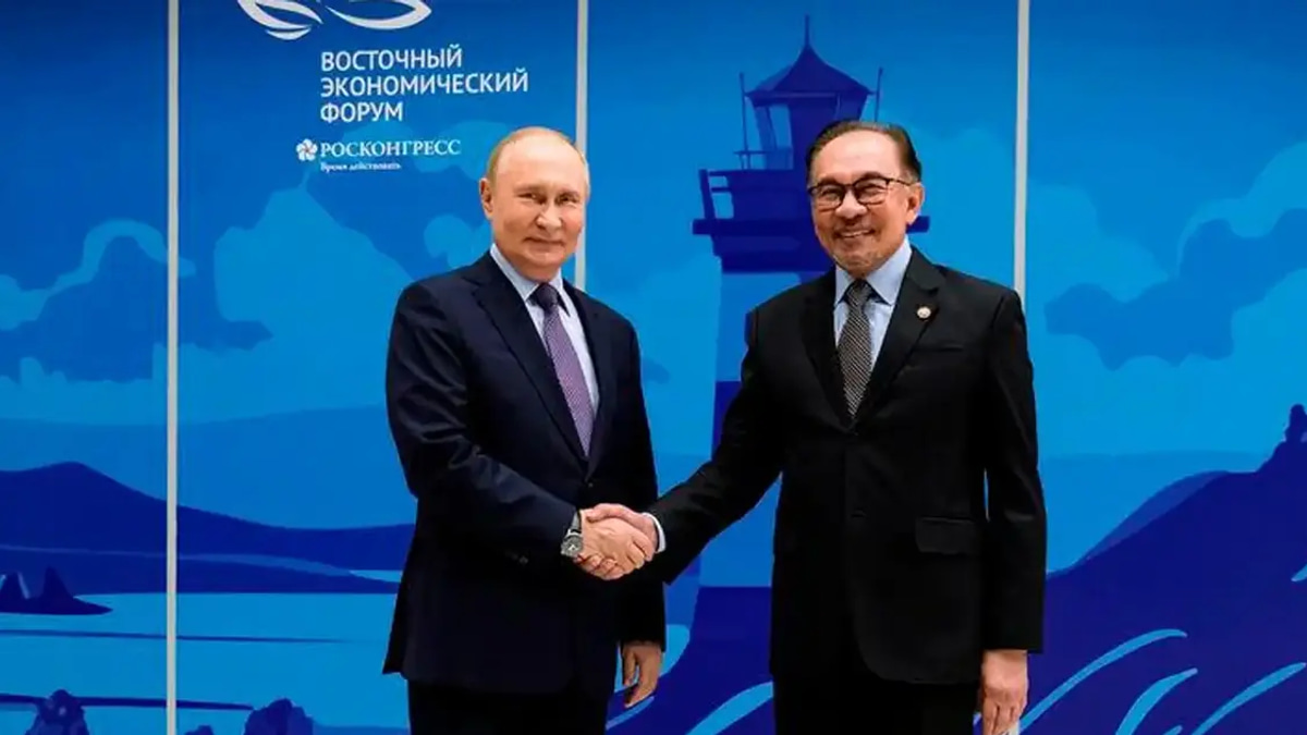 Anwar Ibrahim to Raise Malaysia's Energy Security in Putin Meeting During Russia Visit