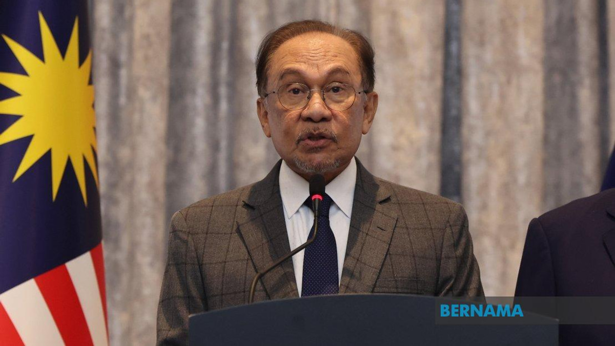 Media Must Balance Tech Adoption With Core Values, PM Anwar Urges