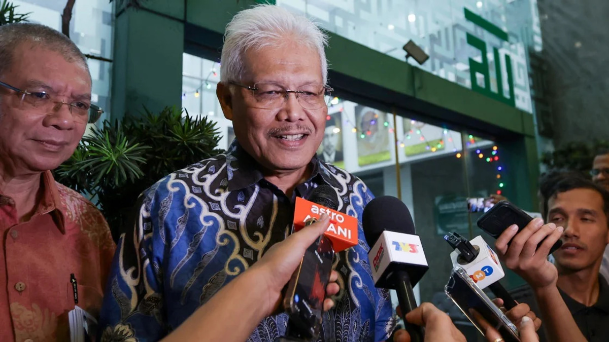 PN chief whip formally notifies Dewan Rakyat of Hamzah's return as opposition leader