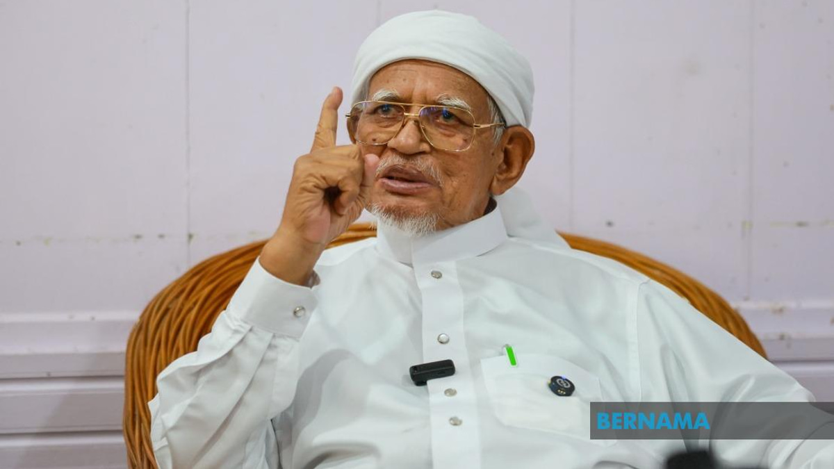 Hadi Claims Bersatu Has Lost PN Membership; Azmin Counters Assertion