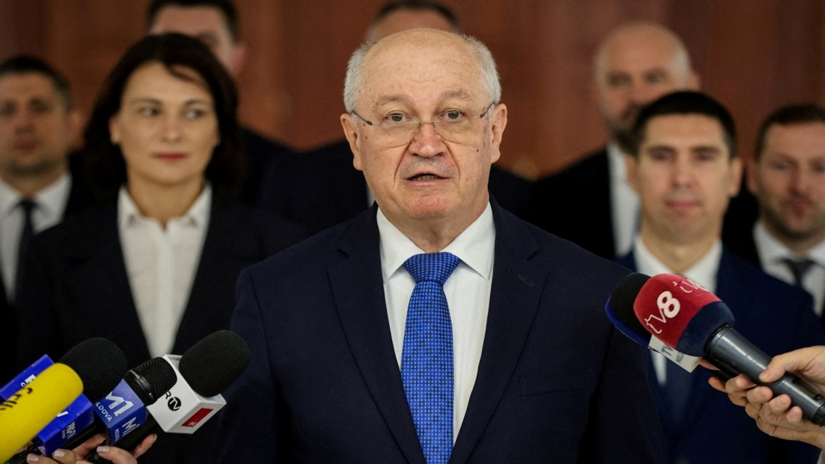 Moldova's PM Munteanu Steps Down Over Principle Concerns