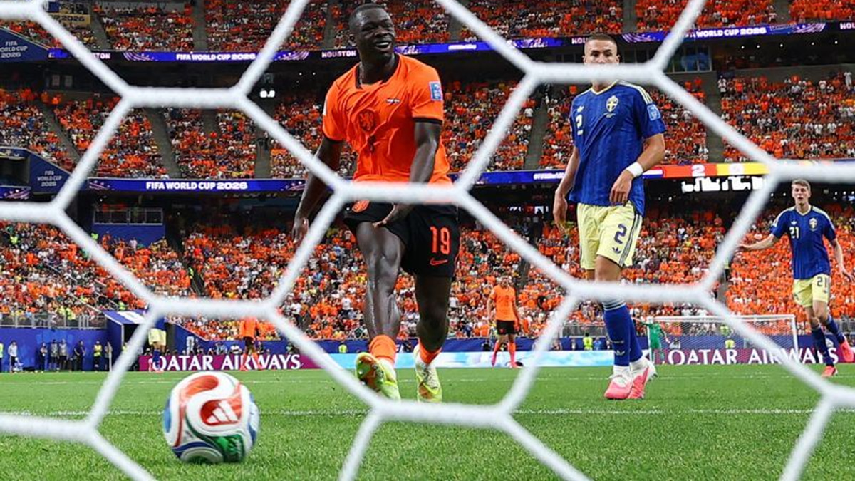 Brobbey's Brace Marks Him as Dutch Football's Future Lead Striker