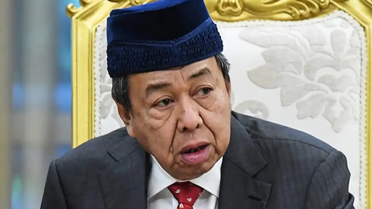 Sultan Sharafuddin Acknowledges Both Najib and Anwar Over LRT3, Criticises DAP Figures