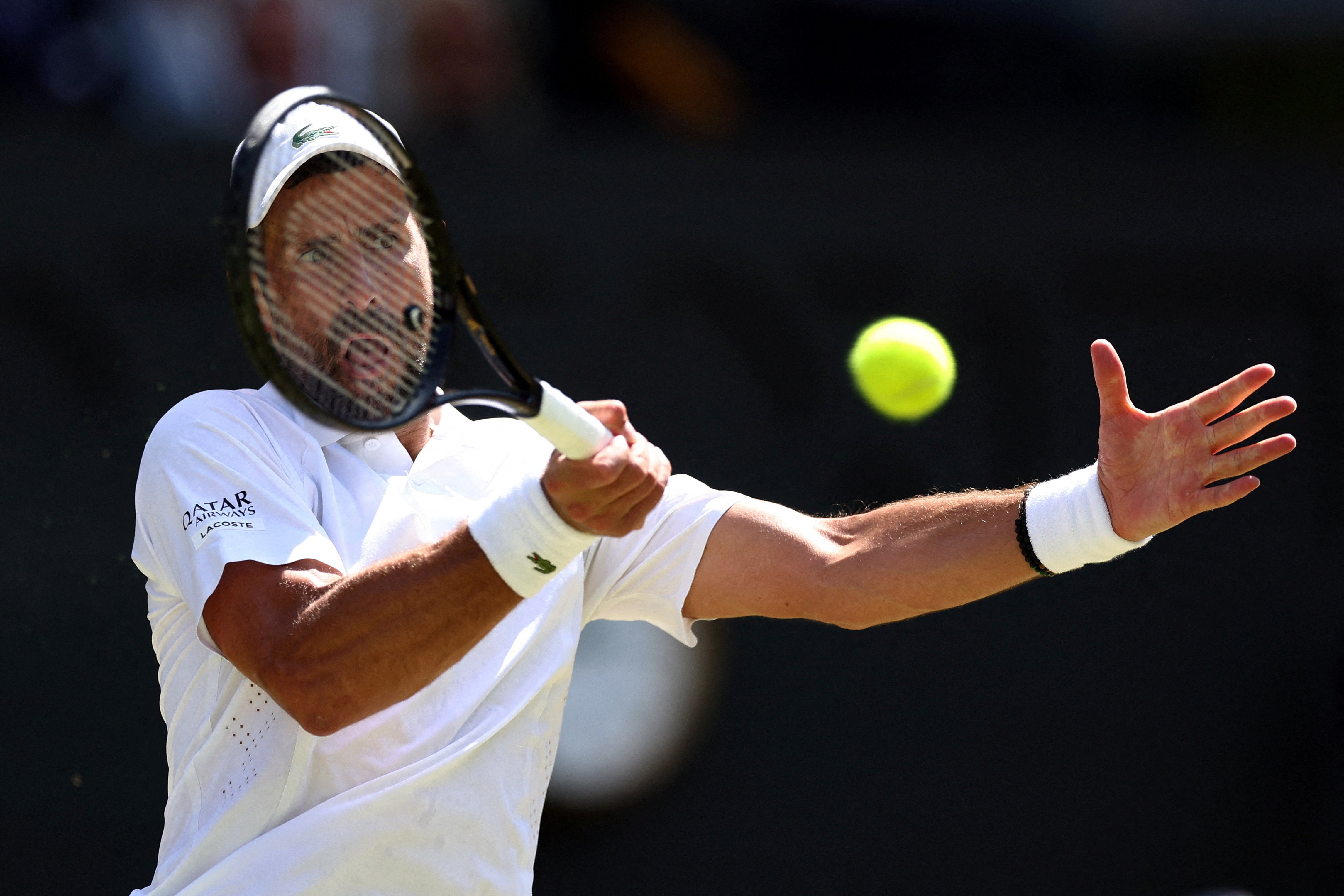 Djokovic Battles Past Auger-Aliassime in Epic Wimbledon Quarterfinal, Clashes With Referee Over Court Roof