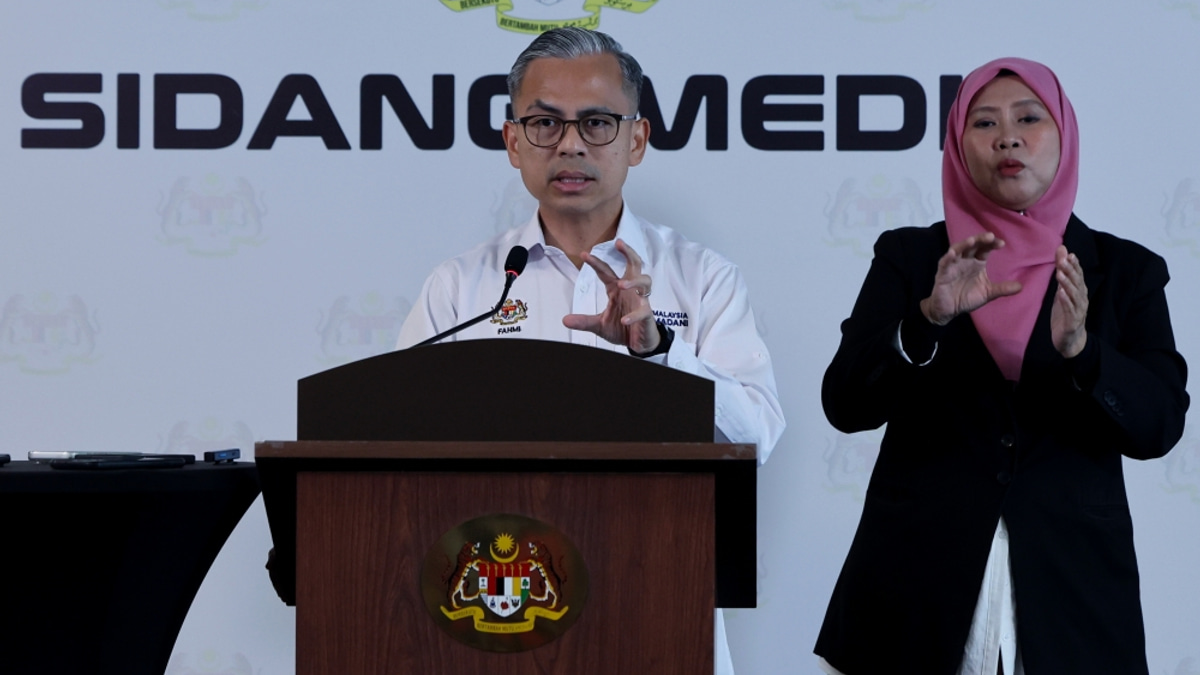 Anwar Instructs Ministry to Fast-Track 15,000 Foreign Worker Applications