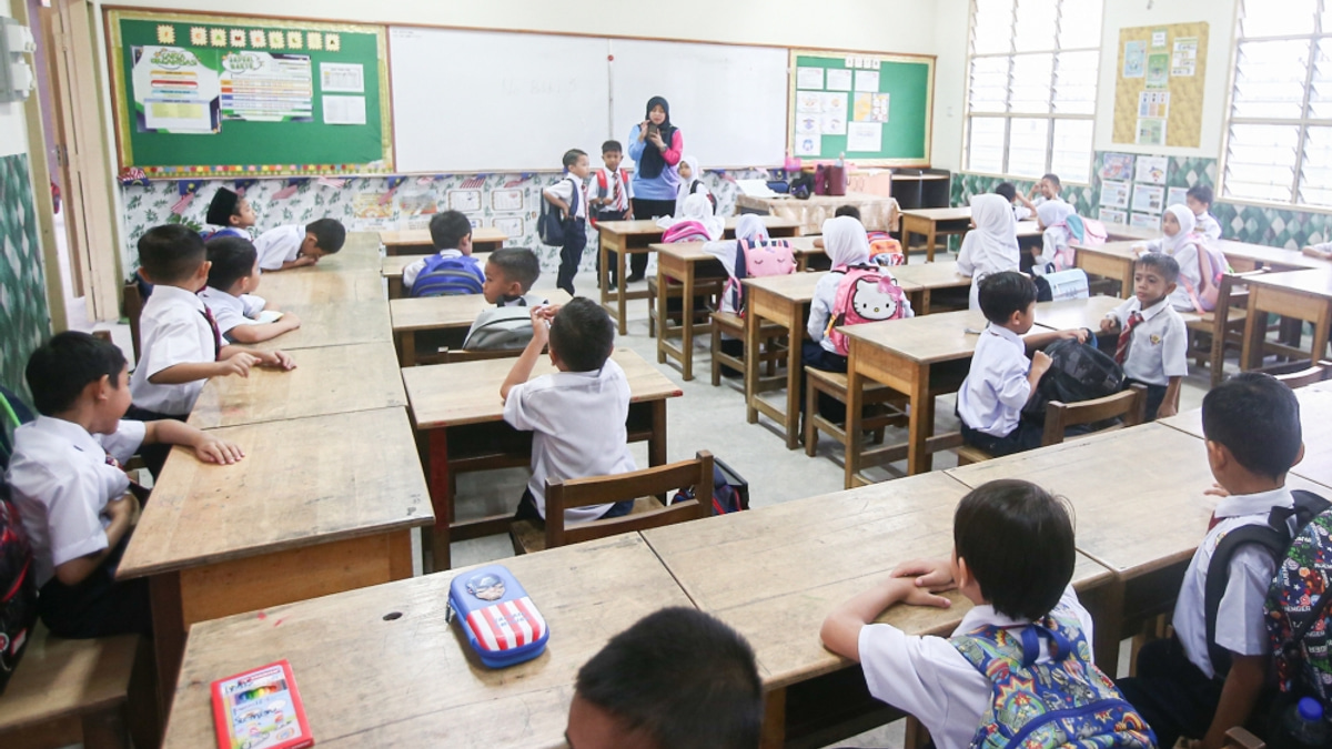 Teachers' Union Supports Protection Law as Legal Threats Chill School Discipline