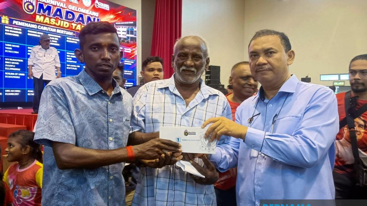 MADANI Carnival Delivers Cash Aid to 2,000 Masjid Tanah Residents