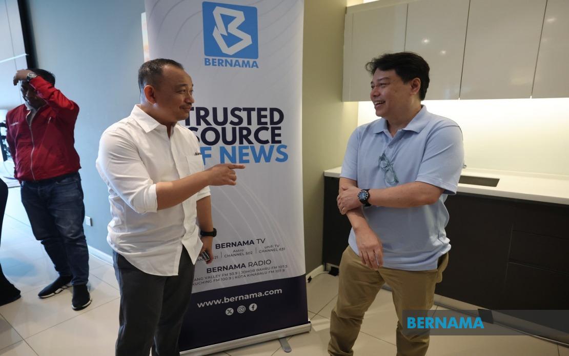 Maszlee Malik Hits Johor Roads in Myvi to Gauge Voter Concerns on Infrastructure