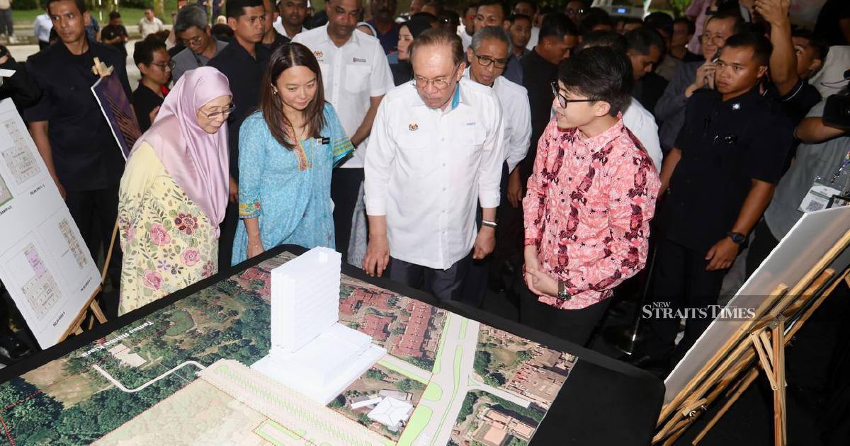 Anwar Ibrahim Defends Government Record on Urban Poor Rights Amid Bukit Kiara Development