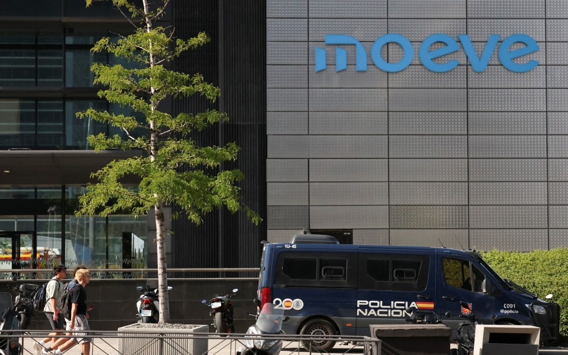 Fire Engulfs Madrid's Torre Moeve; Spain's Second-Tallest Building Evacuated