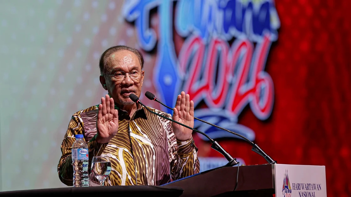 Anwar Backs Nallini's Appointment as Malaysian Media Council Chair to Restore Public Confidence