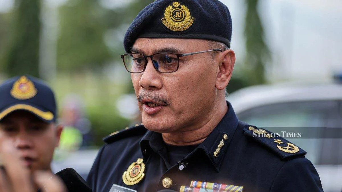 Johor RTD Issues Investigation Notices to Helmetless Riders During Election Campaign