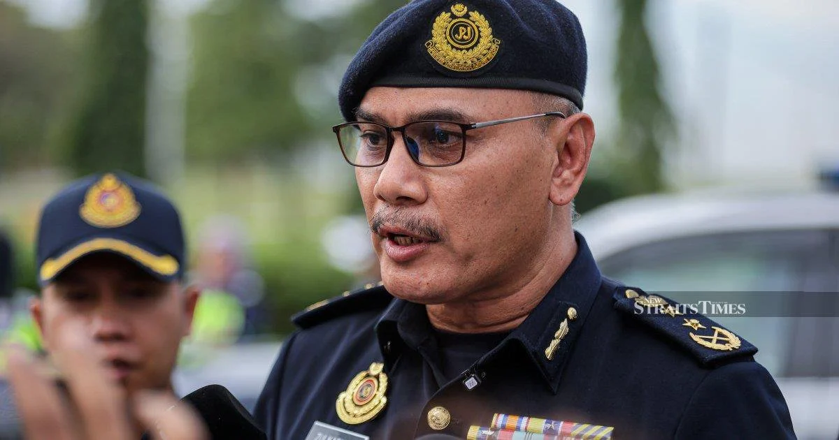 Johor RTD Issues Investigation Notices to Helmetless Riders During Election Campaign