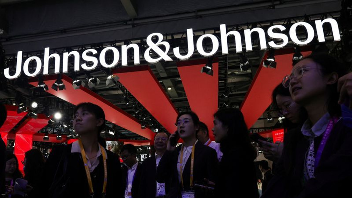 Johnson & Johnson Wins FDA Approval for Ottava Robotic Surgery System, Challenging Market Leader Intuitive Surgical