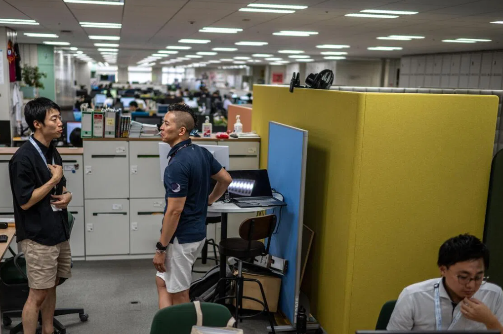 Japan's Summer Dress-Down Push Stumbles Over Workplace Leg Hair Etiquette
