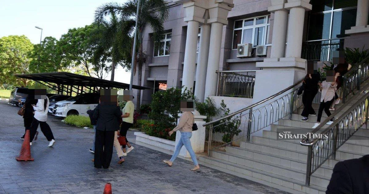 Syariah Court Delays Case of 14 Men Accused of Cross-Dressing in Kelantan