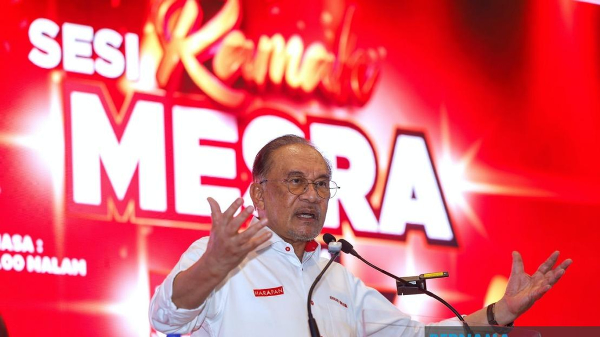 PM Anwar Warns Against Race-Based Politics, Urges National Unity