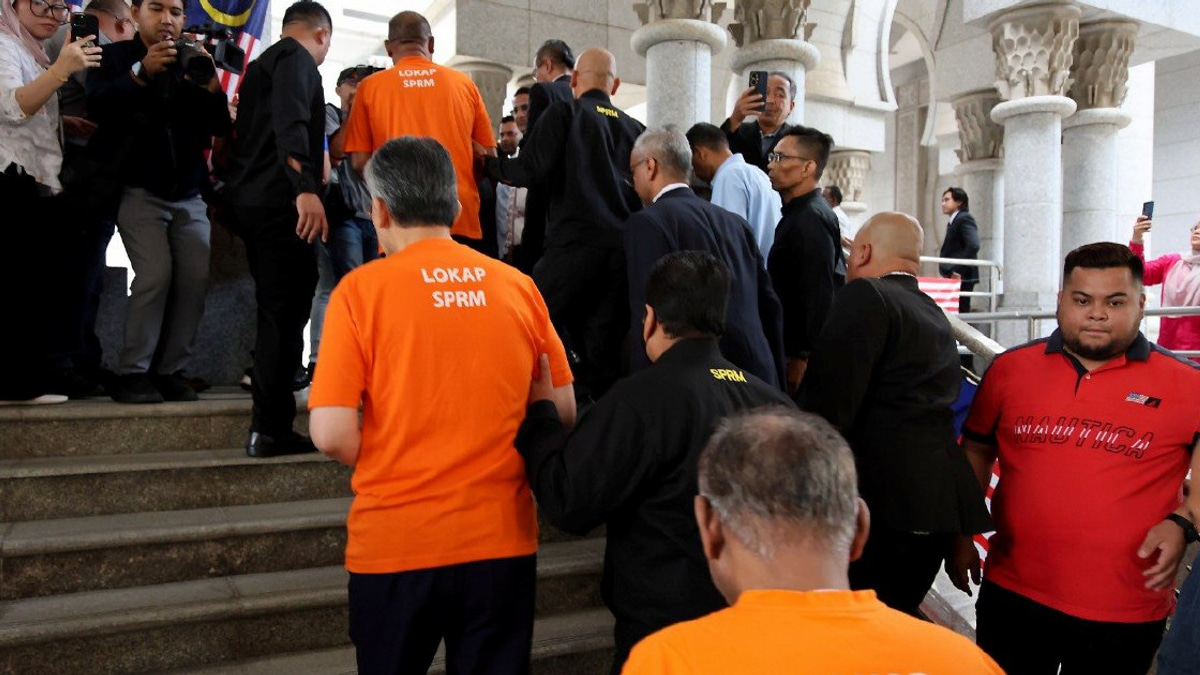Ex-Tabung Haji chairman and former Treasury chief appear for remand hearing in Putrajaya