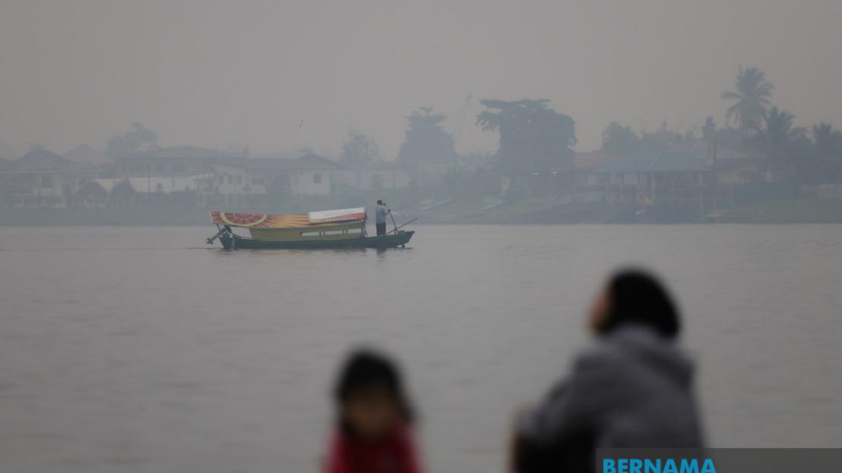 Malaysia Deploys Cloud Seeding in Haze-Hit Areas as API Soars and Dam Levels Fall