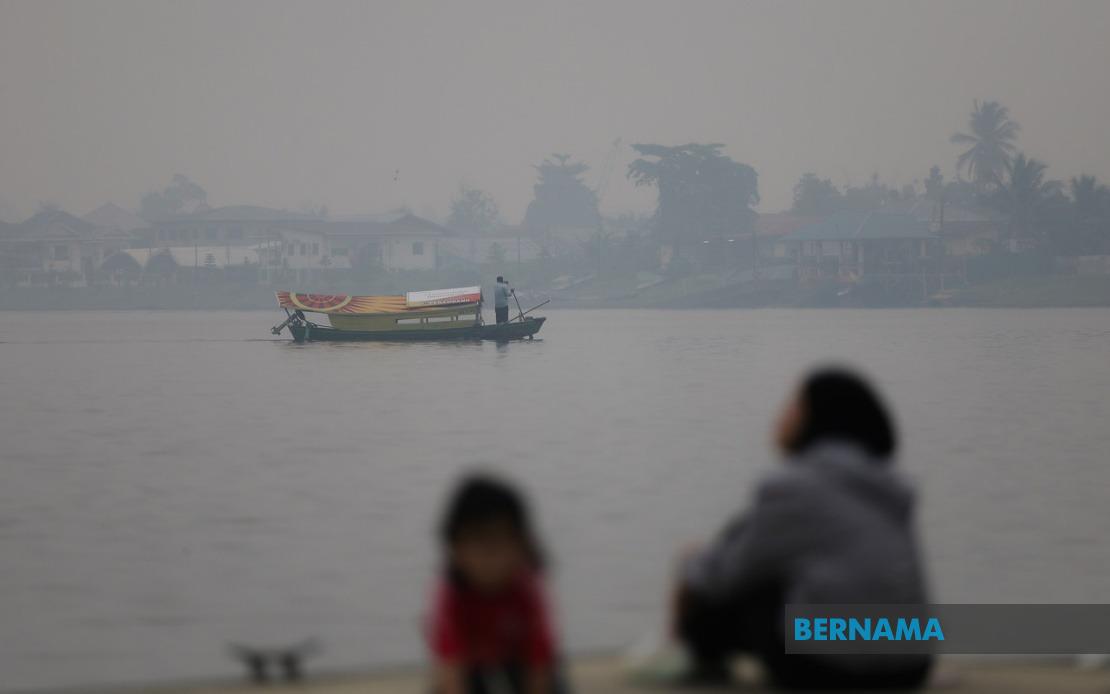 Malaysia Deploys Cloud Seeding in Haze-Hit Areas as API Soars and Dam Levels Fall