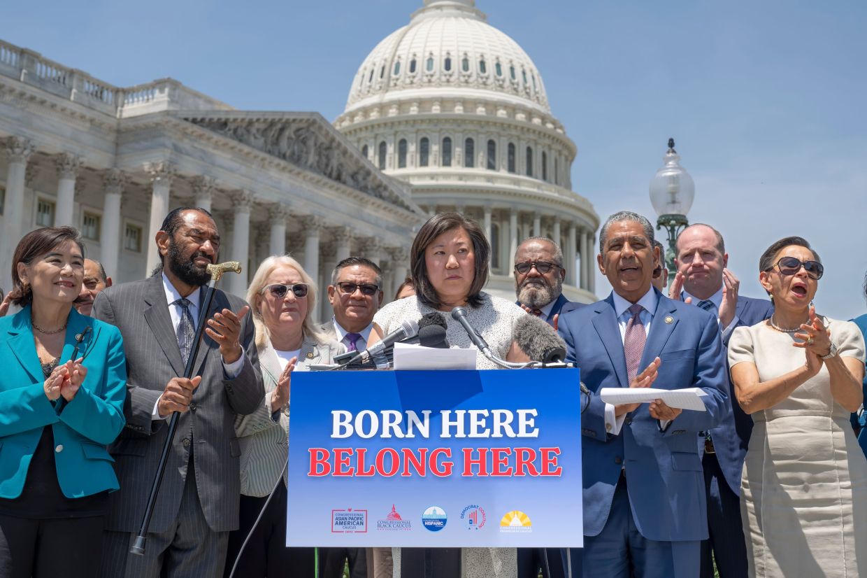 US Supreme Court Blocks Trump's Bid to End Birthright Citizenship
