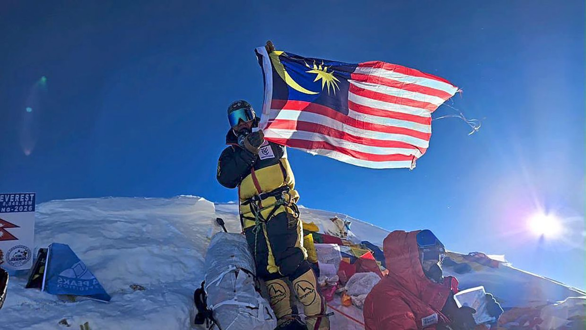 Malaysian Climber Khafiz al Kicok Summits Everest at 49 Amid Record Permit Season