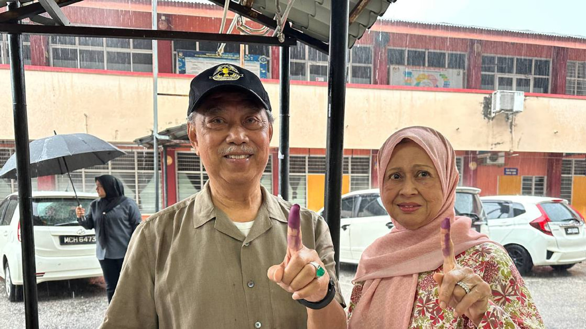 Muhyiddin Confident Johor Will See Over 70pc Turnout Despite Wet Weather Conditions