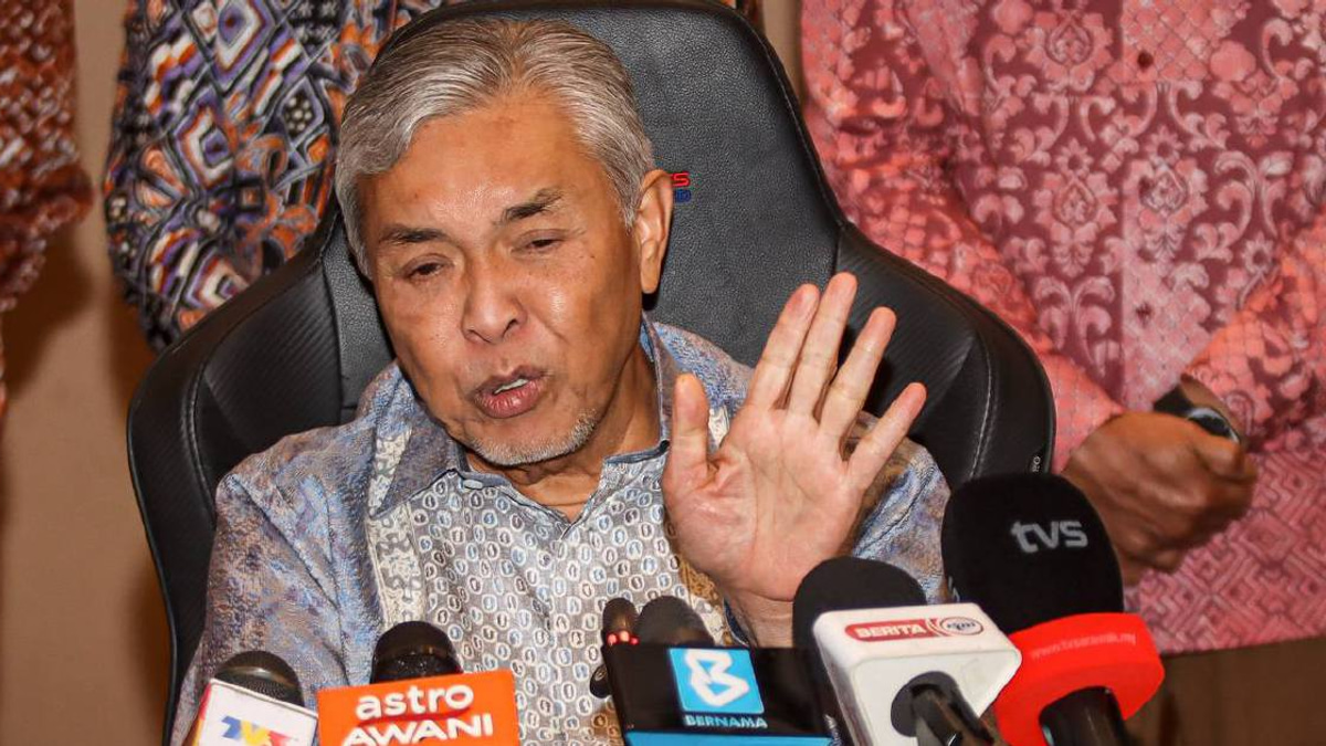 Zahid Reaffirms Barisan's Commitment to Unity Government, Dismisses Toppling Speculation