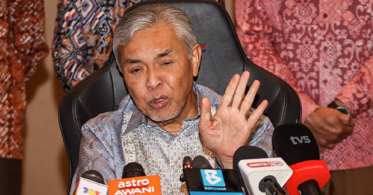 Zahid Reaffirms Barisan's Commitment to Unity Government, Dismisses Toppling Speculation