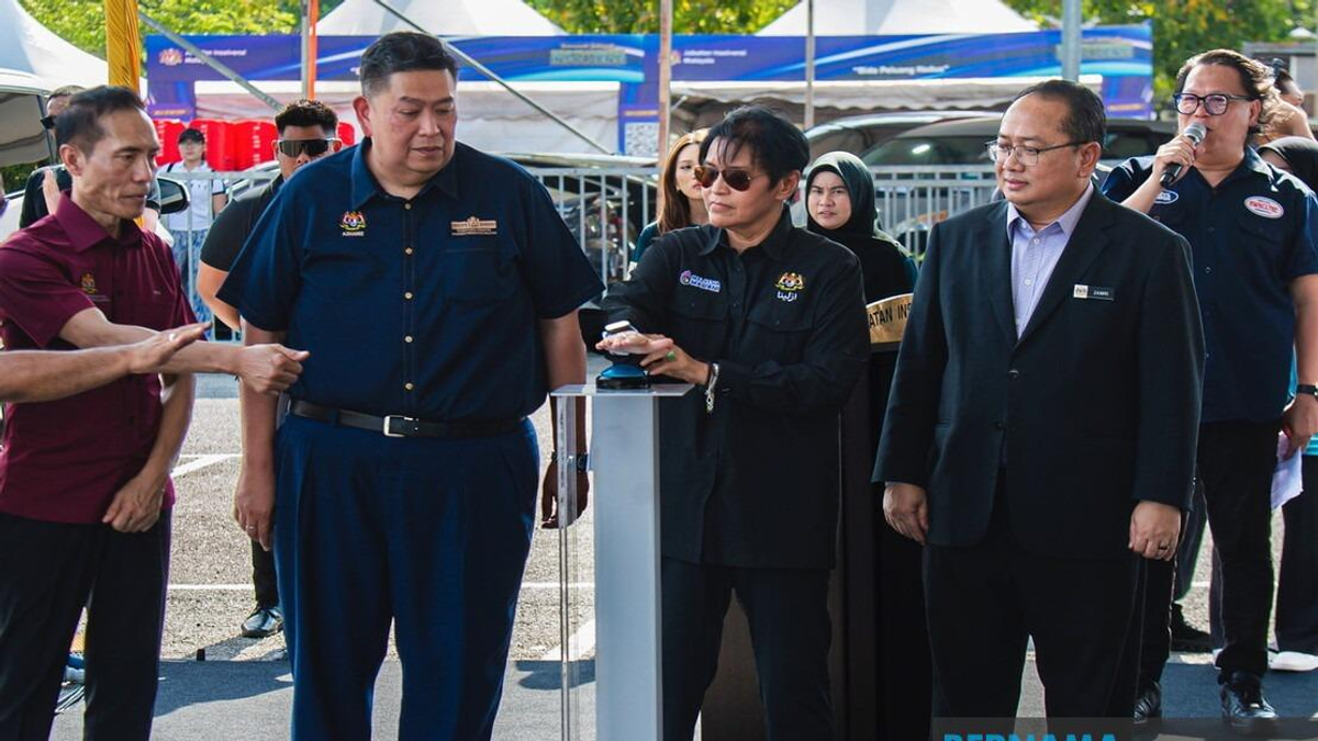 Azalina Calls On Johor Voters To Support BN For Administrative Stability