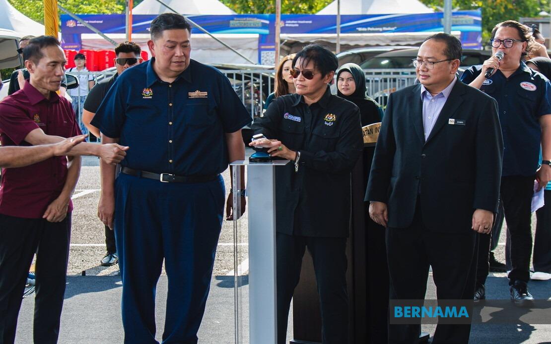 Azalina Calls On Johor Voters To Support BN For Administrative Stability