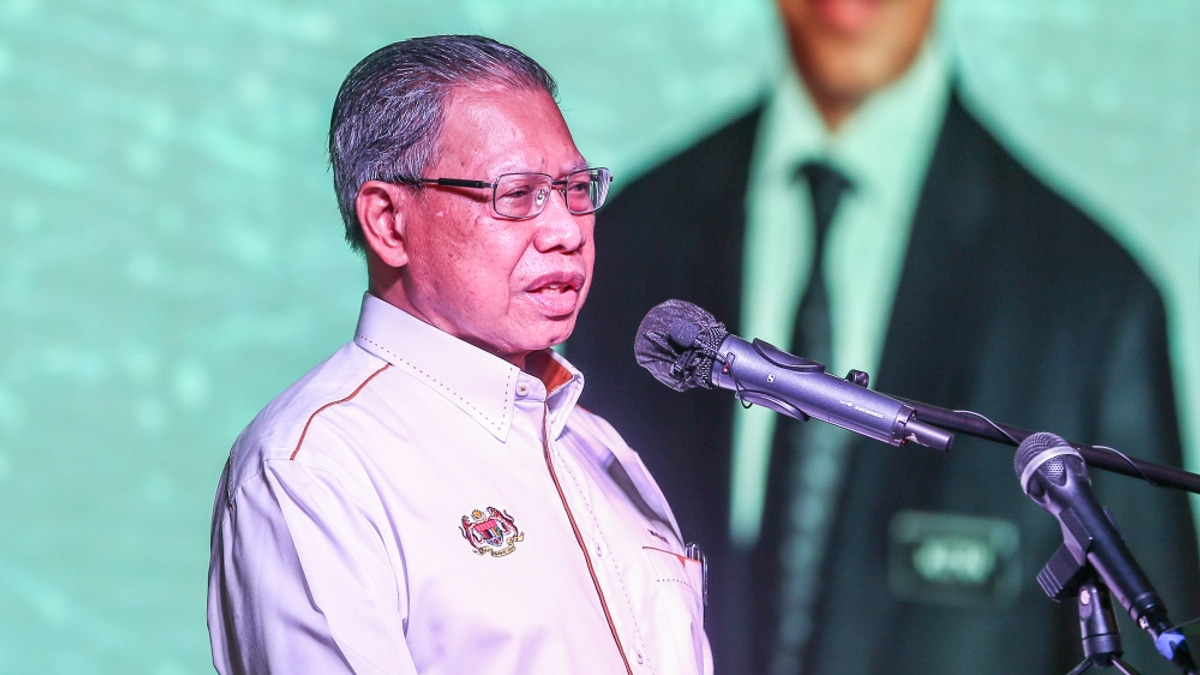 Mustapa Mohamed Steps Back: 76-Year-Old Ex-MP Signals End of Political Career, Calls for Youth Leadership