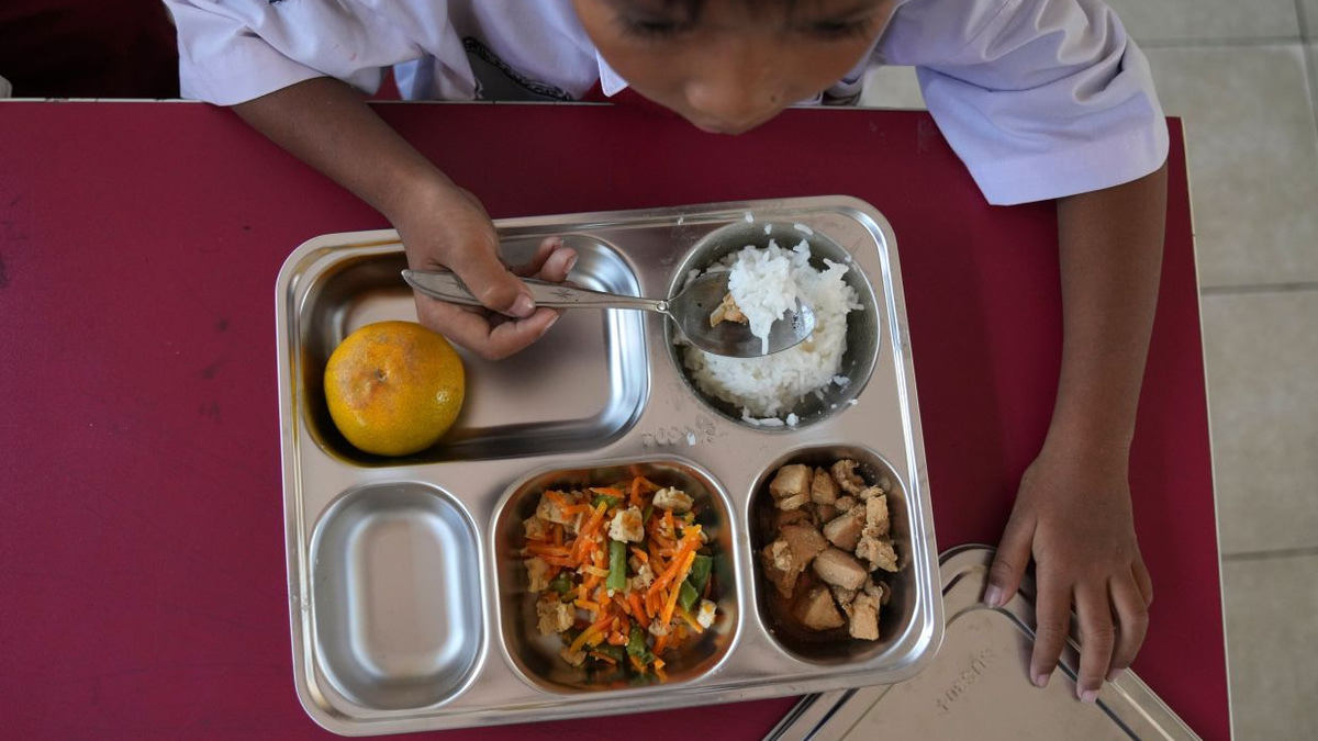 Indonesia's Free Meals Programme Under Fire as Corruption Probe Expands