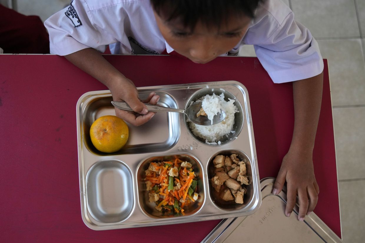 Indonesia's Free Meals Programme Under Fire as Corruption Probe Expands
