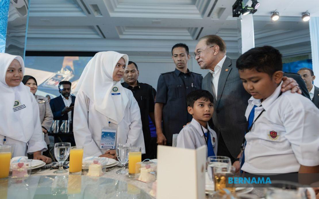 Smart Minds and Kind Hearts: PM Anwar Calls for Character-Focused Education Beyond Academic Excellence
