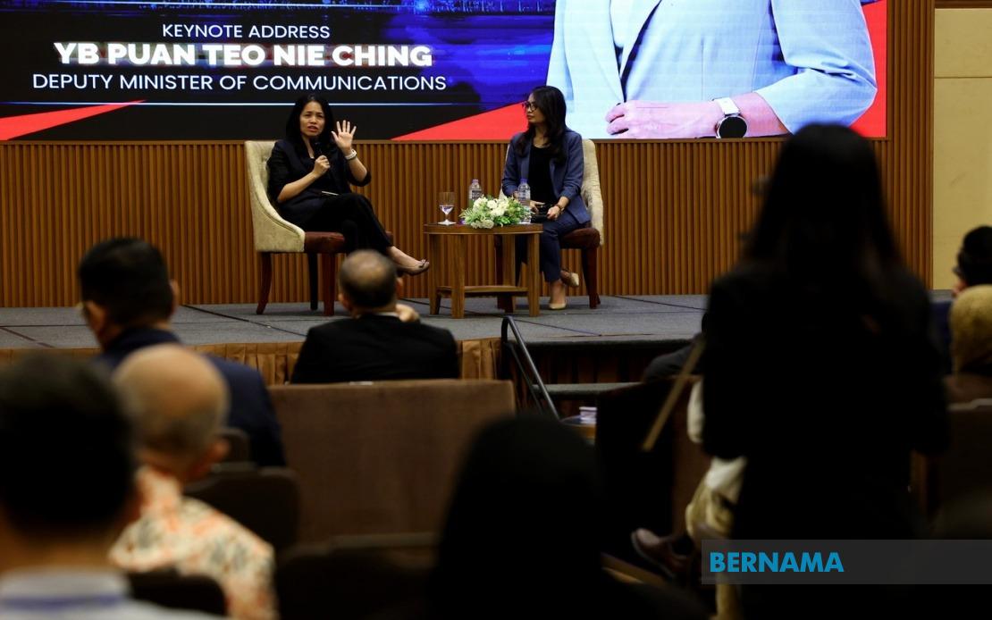 Civil Servants Must Avoid Inappropriate Language and Sensitive Topics, Says Teo