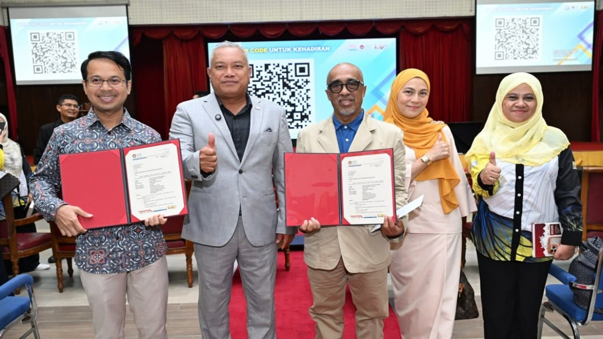 Veteran Actor Sabri Yunus, TV Personality Fedtri Yahya Pursue Master's Degrees at UPSI via Experience-Based Pathway