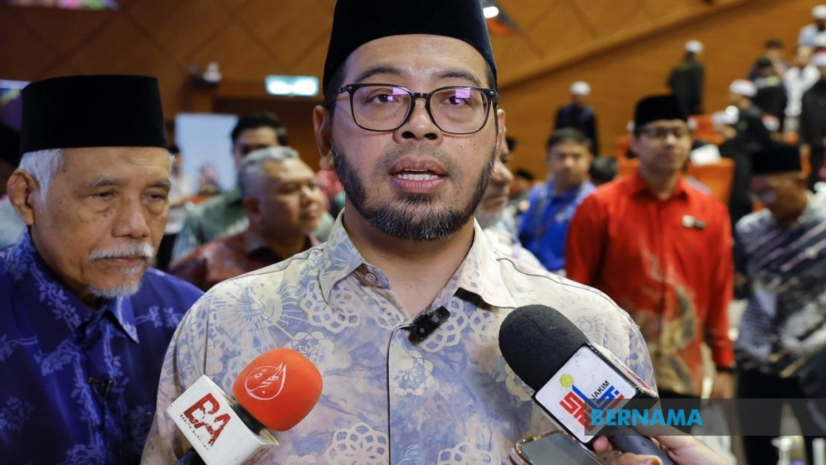 Malaysia to Intensify Youth Outreach on Extremism and Misinformation, Following Sultan Nazrin's Call