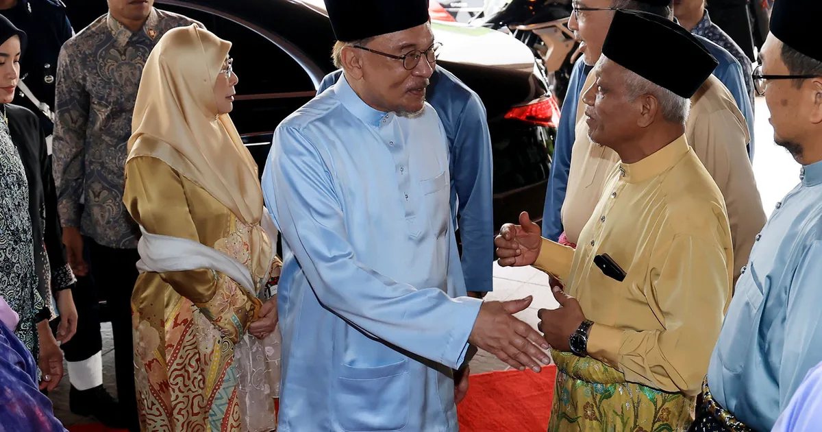 Anwar Plans Cabinet Presentation of Felda Forensic Audit Proposal