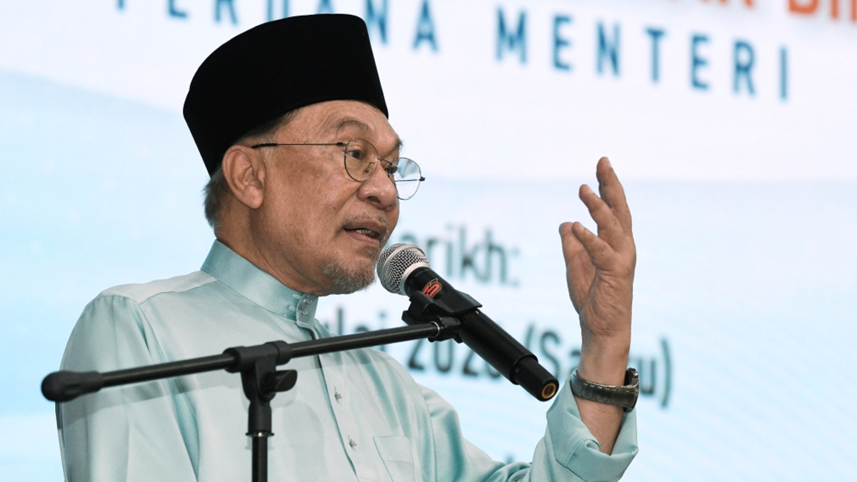 PM Anwar Condemns Kedah MB Sanusi's Divisive Remarks as Coalition Tensions Simmer