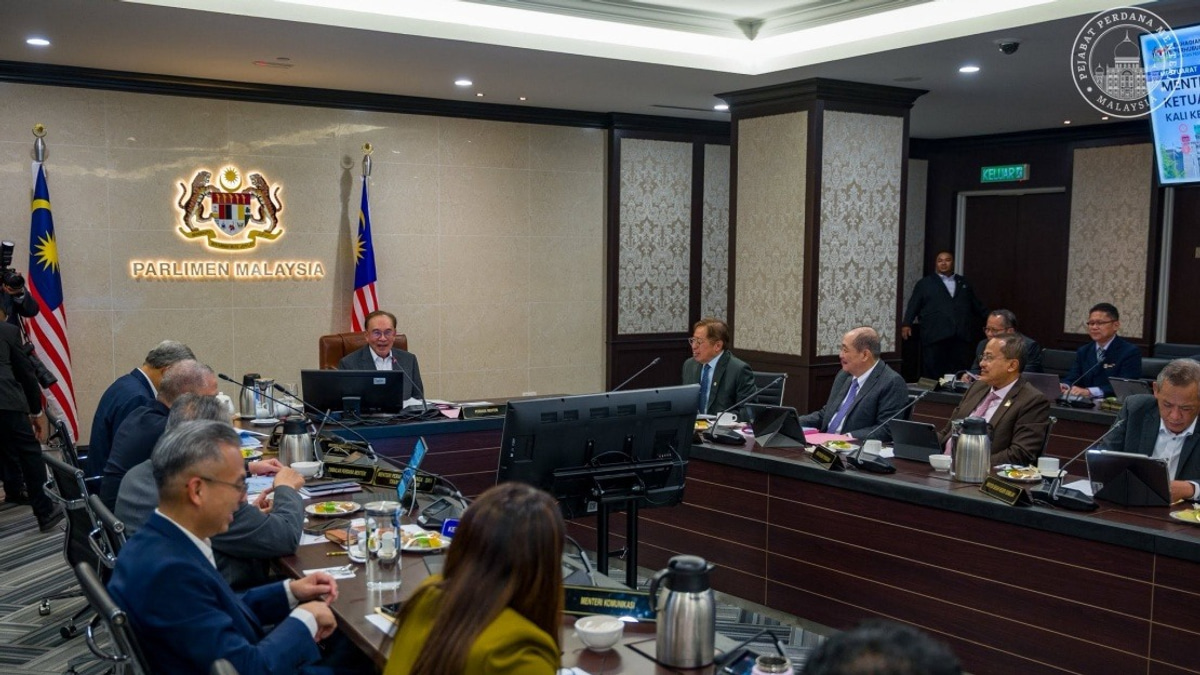 Anwar Leads States Conference on Economic Revival and Climate Resilience