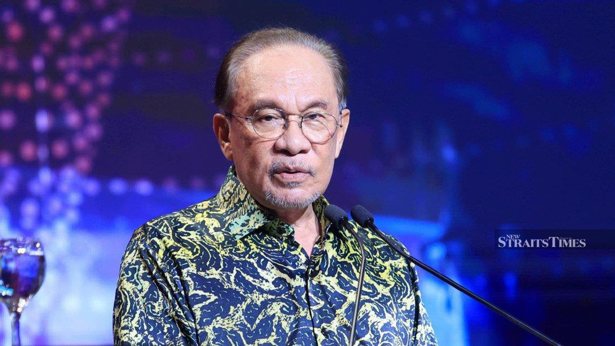 Anwar's Diplomatic Strategy Credited with Defending Malaysia's International Standing