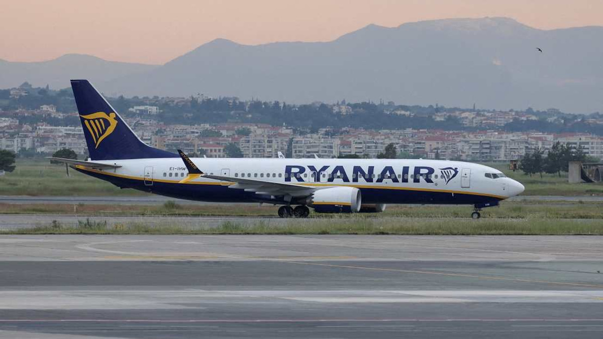Engine Failure Smashes Ryanair Window, Nearly Sucks Passenger Out Mid-Flight