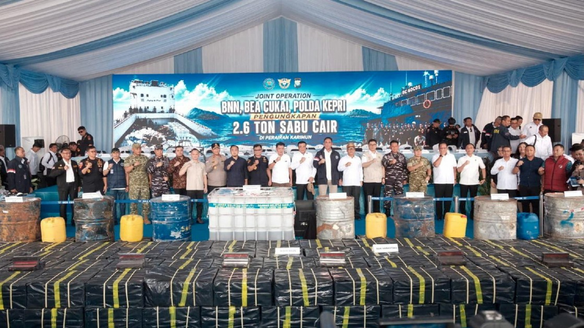 Indonesia detains 10 Myanmar nationals after seizing 2.6 tonnes of liquid methamphetamine at sea