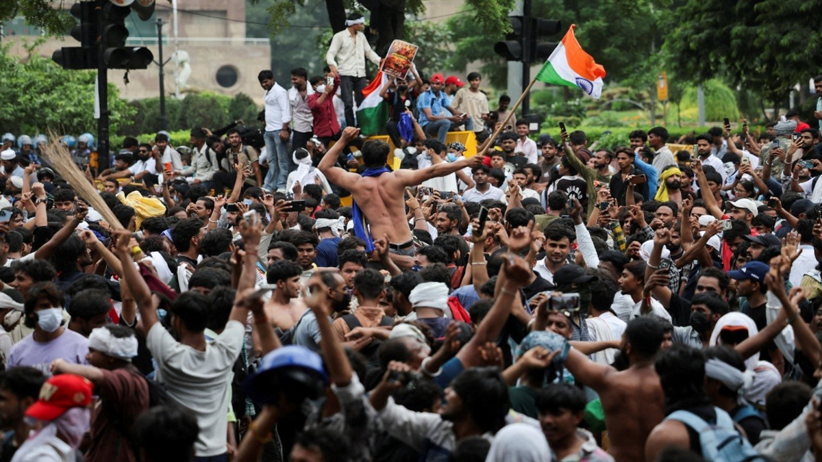 India's Education Minister Resigns Over Exam Leak Crisis and Student Unrest